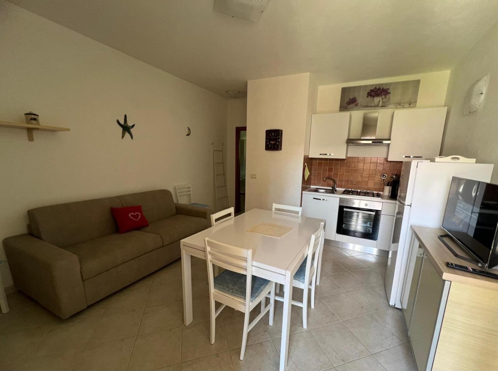 Vedere Vale Piu Di Mille Parole Badesi Exterior foto